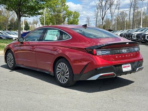 2025 Hyundai SONATA Hybrid SE