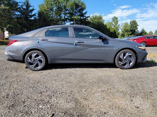 2025 Hyundai ELANTRA HEV SEL Sport