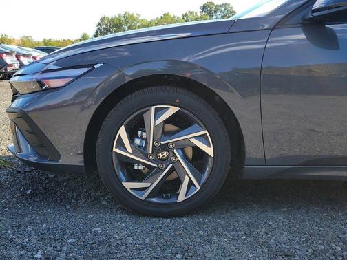 2025 Hyundai ELANTRA HEV SEL Sport