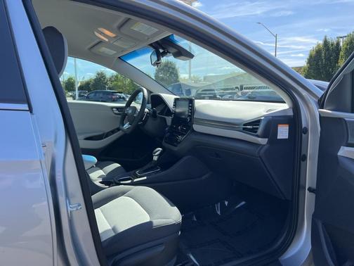 2020 Hyundai IONIQ Hybrid SE