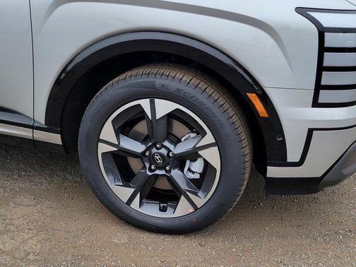 Typhoon Silver Metallic 2026 Hyundai Palisade Hybrid Limited