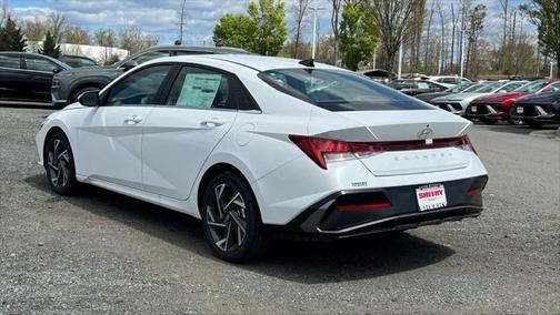 2025 Hyundai ELANTRA SEL