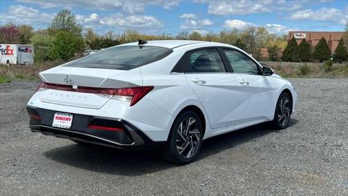 2025 Hyundai ELANTRA SEL