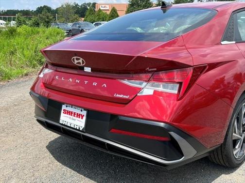 2025 Hyundai ELANTRA Limited