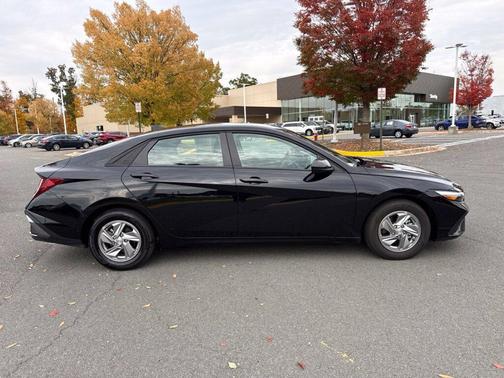 Abyss Black 2026 Hyundai ELANTRA SE