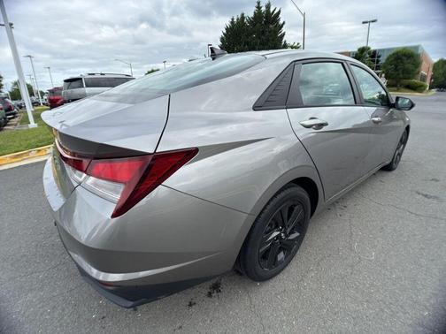 Fluid Metal 2021 Hyundai ELANTRA SEL