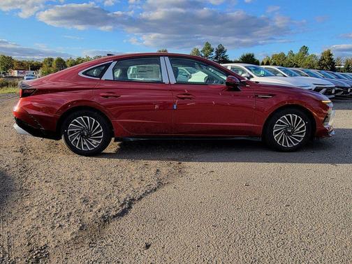 2025 Hyundai SONATA Hybrid SE