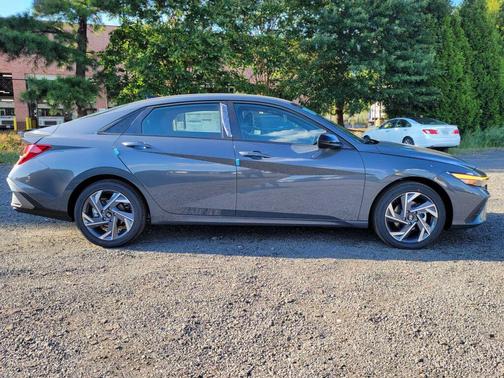 2025 Hyundai ELANTRA Sport