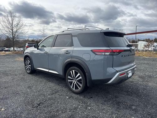 2024 Nissan Pathfinder Platinum FWD