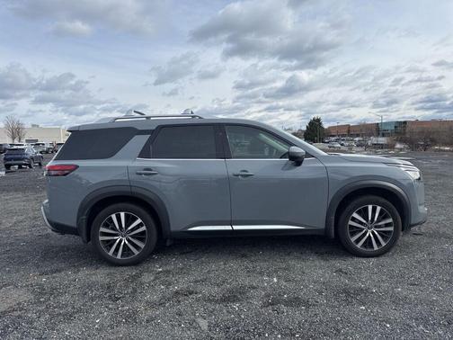 2024 Nissan Pathfinder Platinum FWD