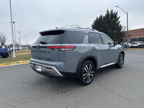 2024 Nissan Pathfinder Platinum FWD