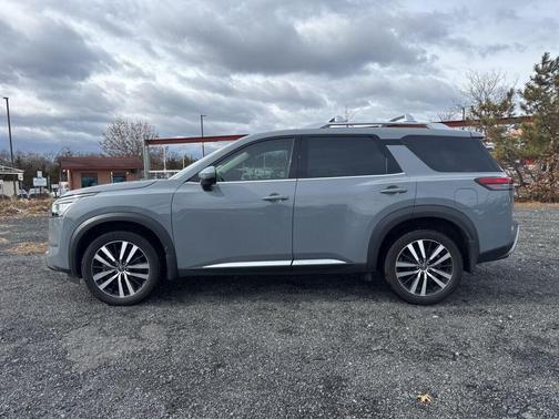 2024 Nissan Pathfinder Platinum FWD