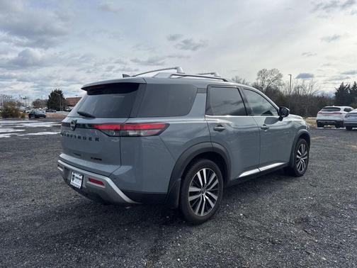 2024 Nissan Pathfinder Platinum FWD