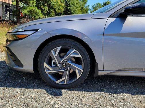 2025 Hyundai ELANTRA HEV SEL Sport