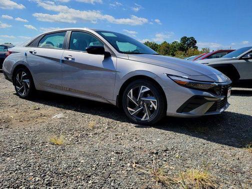 2025 Hyundai ELANTRA HEV SEL Sport