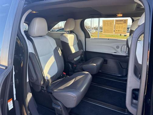 2023 Toyota Sienna XSE 7 Passenger