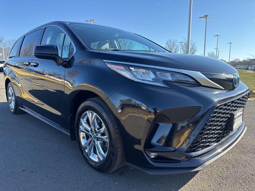 2023 Toyota Sienna XSE 7 Passenger