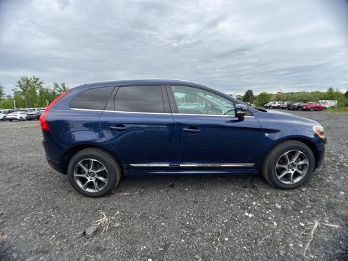 Blue 2015 Volvo XC60 T6 Platinum