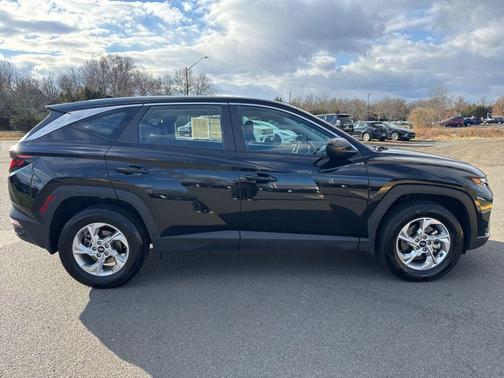 2023 Hyundai TUCSON SE