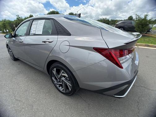 Fluid Metal 2025 Hyundai ELANTRA HEV SEL Sport