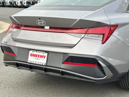 2025 Hyundai ELANTRA SEL
