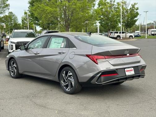 2025 Hyundai ELANTRA SEL