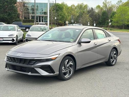 2025 Hyundai ELANTRA SEL