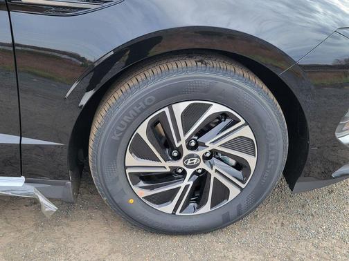 2026 Hyundai SONATA Hybrid Base