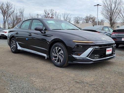 2026 Hyundai SONATA Hybrid Base