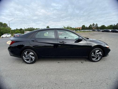 Abyss Black 2025 Hyundai ELANTRA HEV SEL Sport