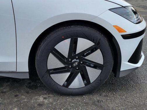 2025 Hyundai IONIQ 6 SE