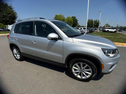 Reflex Silver Metallic 2017 Volkswagen Tiguan 2.0T Wolfsburg Edition