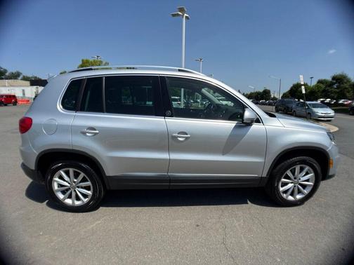 Reflex Silver Metallic 2017 Volkswagen Tiguan 2.0T Wolfsburg Edition
