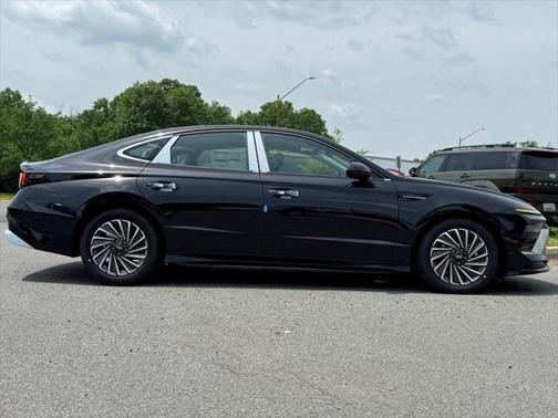 2025 Hyundai SONATA Hybrid SE