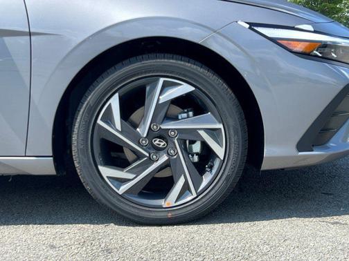 2025 Hyundai ELANTRA HEV SEL Sport