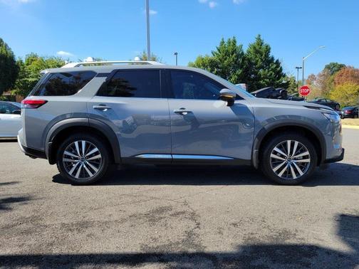 2022 Nissan Pathfinder Platinum 4WD