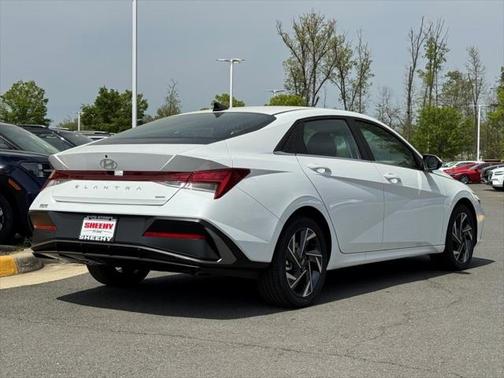 2025 Hyundai ELANTRA Limited