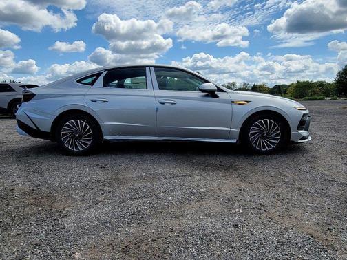 2025 Hyundai SONATA Hybrid Limited