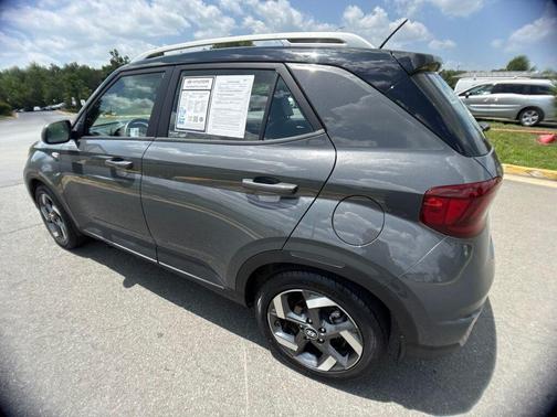 Ecotronic Gray w/Black Roof 2025 Hyundai VENUE Limited