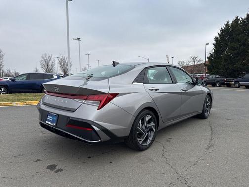 2025 Hyundai ELANTRA SEL