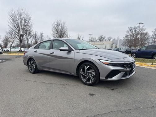 2025 Hyundai ELANTRA SEL