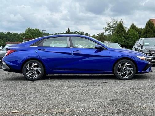 2025 Hyundai ELANTRA Limited