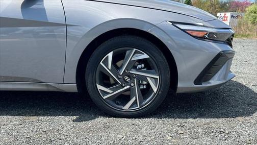 2025 Hyundai ELANTRA SEL