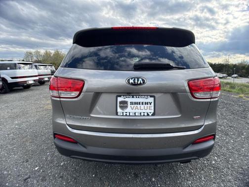 Titanium Silver 2017 Kia Sorento LX