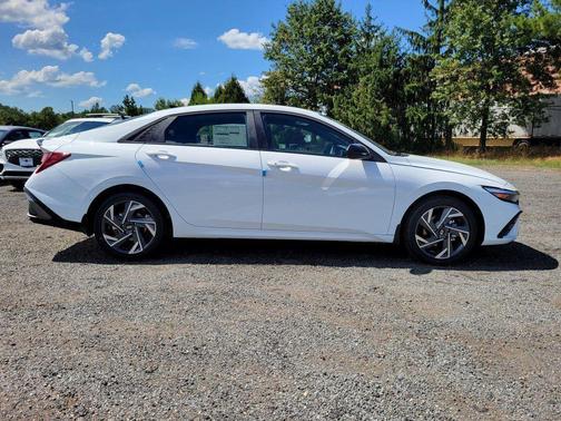 2025 Hyundai ELANTRA Sport