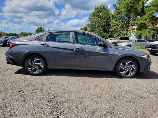 2025 Hyundai ELANTRA Sport