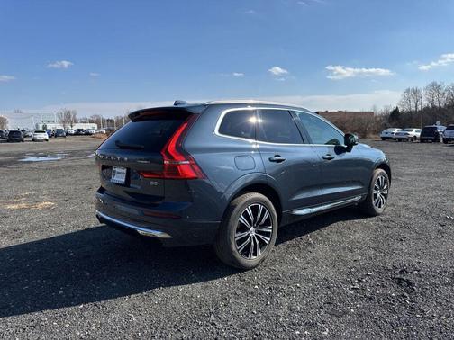 2022 Volvo XC60 B5 Inscription