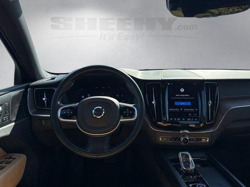 2022 Volvo XC60 B5 Inscription
