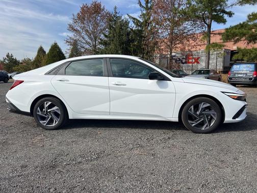 2025 Hyundai ELANTRA Sport