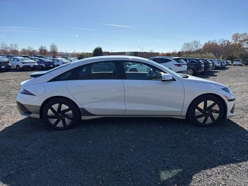 2023 Hyundai IONIQ 6 SE